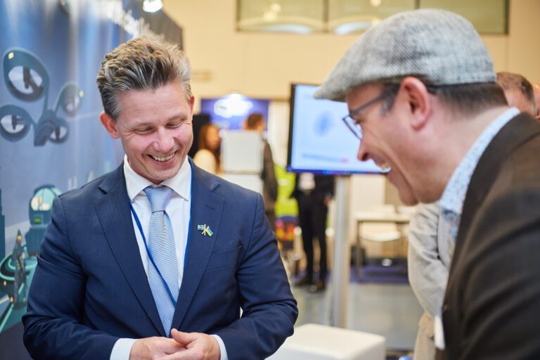 Nate Robinson showing LunaMicro's pump technology to Swedish Defense Minister Pål Jonson at European Defense Innovation Days 2023 in Brussels.